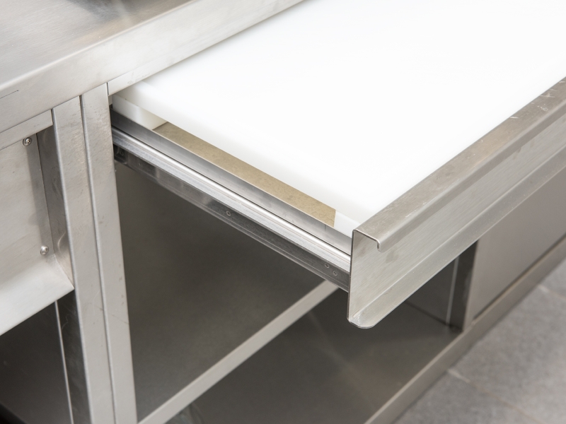 Edelstahl-Auszug (massive Ausführung) mit Hygieneschneidbrett in weiß