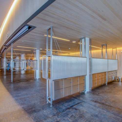 Garderobensystem inklusive Schließfächer in Edelstahl im Konzerthaus Stavanger (Ansicht 1)